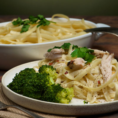 Creamy feffuccine with broccoli and chicken