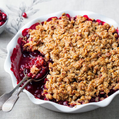 Berry crispy in a white baking dish