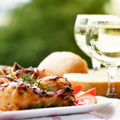Chicken on a plate with white wine