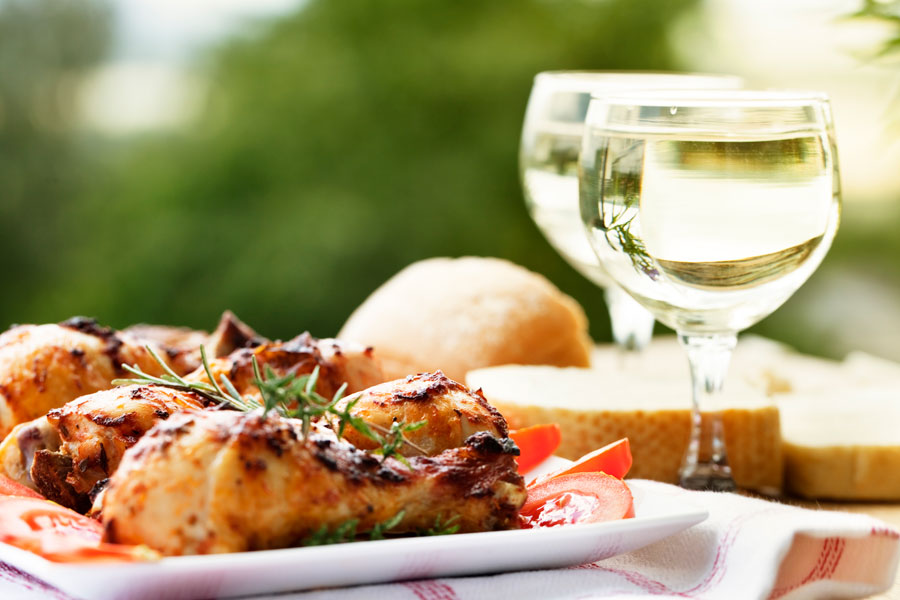 Chicken on a plate with white wine